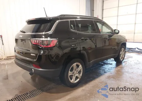 2023 Jeep Compass Latitude 4X4 z USA, uszkodzony, nr VIN 3C4NJDBN1PT558763